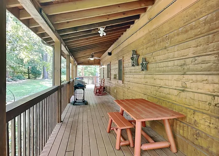 Lazy Cub Lodge